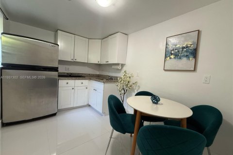 Immobilier commercial à Miami, Floride 1 chambre, 218.41 m2 № 1995160
