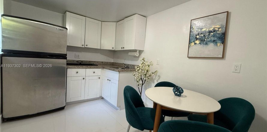 Immobilier commercial à Miami, Floride 1 chambre, 218.41 m2 № 1995160