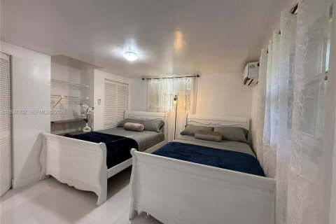 Immobilier commercial à louer à Miami, Floride: 1 chambre, 218.41 m2 № 1995160 - photo 2