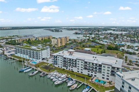 Condominio en venta en Madeira Beach, Florida, 2 dormitorios, 119.29 m2 № 2101838 - foto 2
