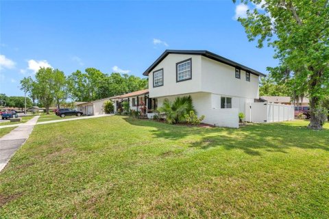 House in Tampa, Florida 4 bedrooms, 158.86 sq.m. № 2095282 - photo 4
