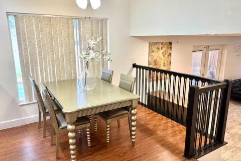 House in Tampa, Florida 4 bedrooms, 158.86 sq.m. № 2095282 - photo 10