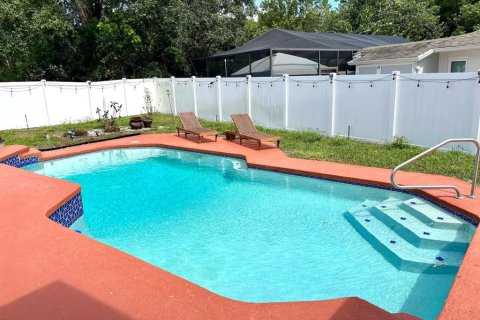 House in Tampa, Florida 4 bedrooms, 158.86 sq.m. № 2095282 - photo 21