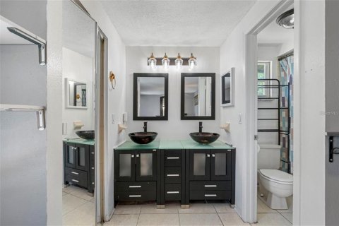 House in Tampa, Florida 4 bedrooms, 158.86 sq.m. № 2095282 - photo 17