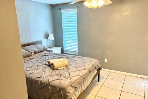 House in Tampa, Florida 4 bedrooms, 158.86 sq.m. № 2095282 - photo 13