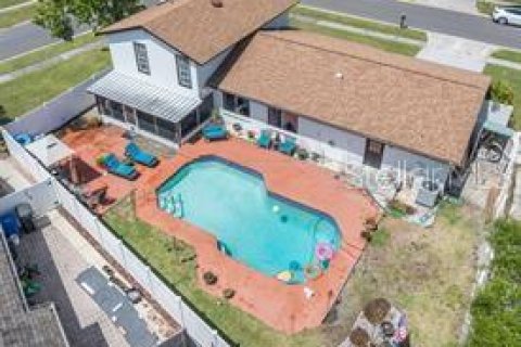 House in Tampa, Florida 4 bedrooms, 158.86 sq.m. № 2095282 - photo 23