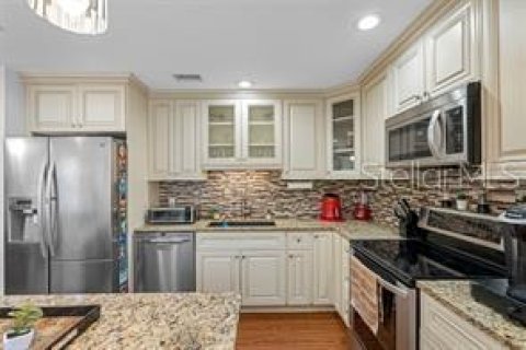House in Tampa, Florida 4 bedrooms, 158.86 sq.m. № 2095282 - photo 11