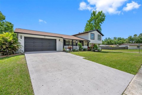 House in Tampa, Florida 4 bedrooms, 158.86 sq.m. № 2095282 - photo 2