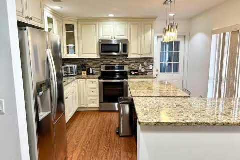 House in Tampa, Florida 4 bedrooms, 158.86 sq.m. № 2095282 - photo 7