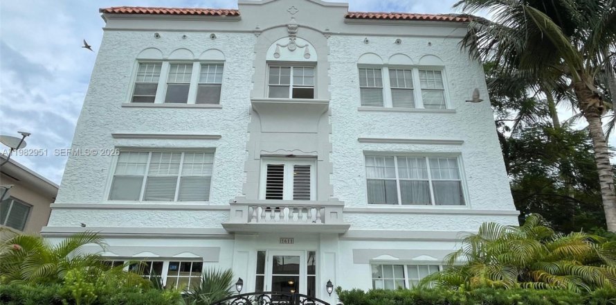 Condo in Miami Beach, Florida, 1 bedroom № 2080494