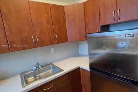 Condo in Miami Beach, Florida, 1 bedroom № 2080494 - photo 4