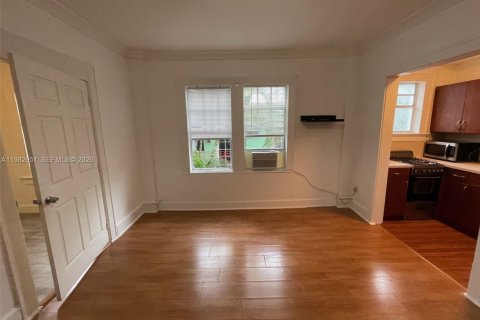 Condo in Miami Beach, Florida, 1 bedroom № 2080494 - photo 2