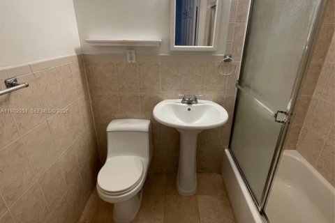 Condo in Miami Beach, Florida, 1 bedroom № 2080494 - photo 8