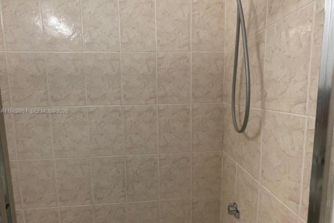 Condo in Miami Beach, Florida, 1 bedroom № 2080494 - photo 9