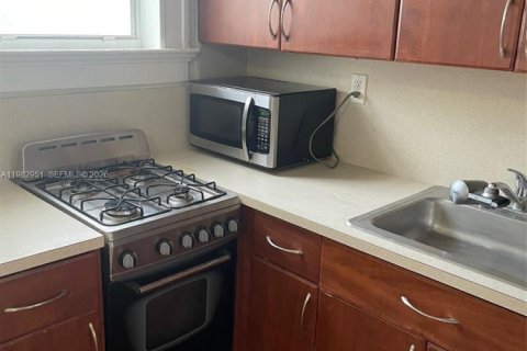 Condo in Miami Beach, Florida, 1 bedroom № 2080494 - photo 5