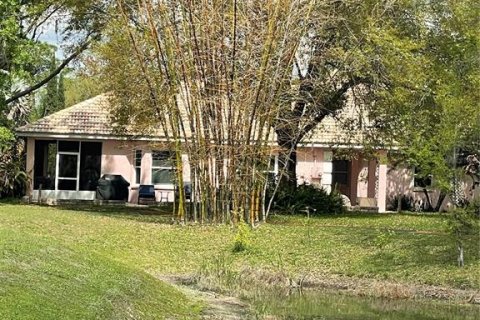 House in Land O' Lakes, Florida 3 bedrooms, 165.09 sq.m. № 2097993 - photo 2