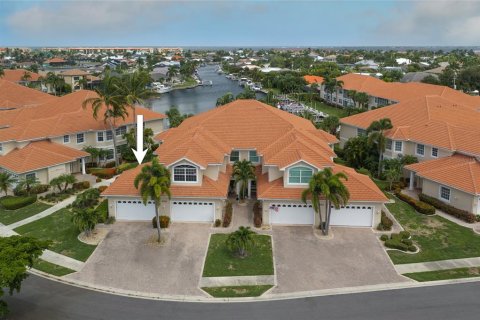 Townhouse in Punta Gorda, Florida 4 bedrooms, 256.97 sq.m. № 2222698