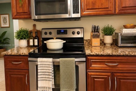 Condo in Lauderdale Lakes, Florida, 2 bedrooms  № 2392079 - photo 8