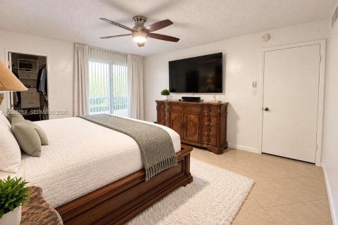 Condo in Lauderdale Lakes, Florida, 2 bedrooms  № 2392079 - photo 16
