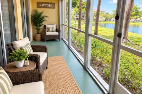 Condo in Lauderdale Lakes, Florida, 2 bedrooms  № 2392079