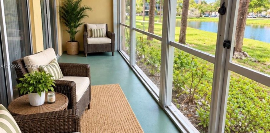 Condo in Lauderdale Lakes, Florida, 2 bedrooms  № 2392079