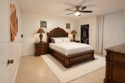 Condo in Lauderdale Lakes, Florida, 2 bedrooms  № 2392079 - photo 13
