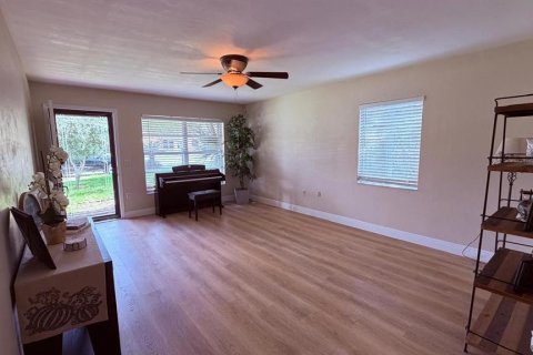 Appartement à louer à DeLand, Floride: 2 chambres, 133.22 m2 № 2414987 - photo 2