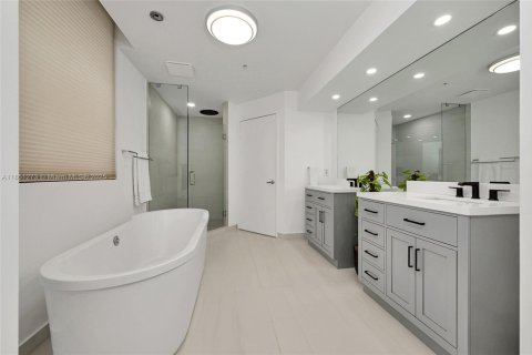 Condo in Sunny Isles Beach, Florida, 4 bedrooms  № 1874938 - photo 8