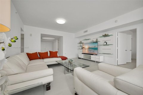 Condo in Sunny Isles Beach, Florida, 4 bedrooms  № 1874938 - photo 11