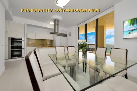 Condo in Sunny Isles Beach, Florida, 4 bedrooms  № 1874938 - photo 10