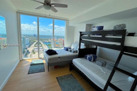 Condominio en alquiler en Sunny Isles Beach, Florida, 2 dormitorios, 132.2 m2 № 2054693 - foto 9