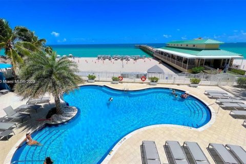 Condominio en alquiler en Sunny Isles Beach, Florida, 2 dormitorios, 132.2 m2 № 2054693 - foto 13