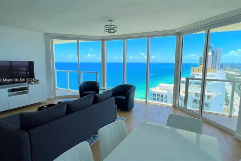 Condominio en alquiler en Sunny Isles Beach, Florida, 2 dormitorios, 132.2 m2 № 2054693 - foto 2