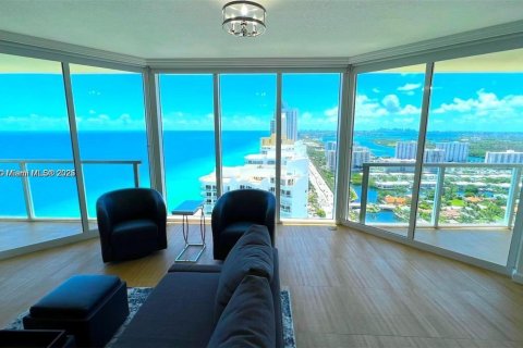 Condominio en Sunny Isles Beach, Florida, 2 dormitorios  № 2054693