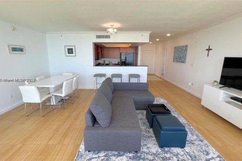 Condominio en alquiler en Sunny Isles Beach, Florida, 2 dormitorios, 132.2 m2 № 2054693 - foto 11