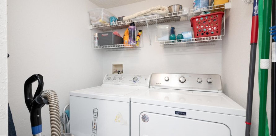 Condominio en West Palm Beach, Florida, 2 dormitorios № 1127730