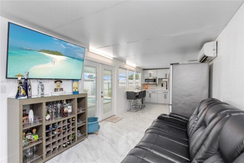 Villa ou maison à vendre à Miami Gardens, Floride: 5 chambres, 154.03 m2 № 1953483 - photo 29