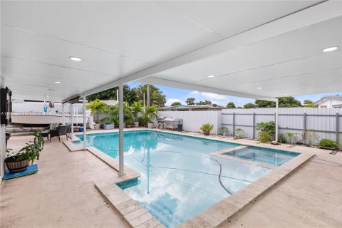 Villa ou maison à vendre à Miami Gardens, Floride: 5 chambres, 154.03 m2 № 1953483 - photo 22