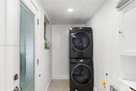 Villa ou maison à vendre à Miami Gardens, Floride: 5 chambres, 154.03 m2 № 1953483 - photo 21