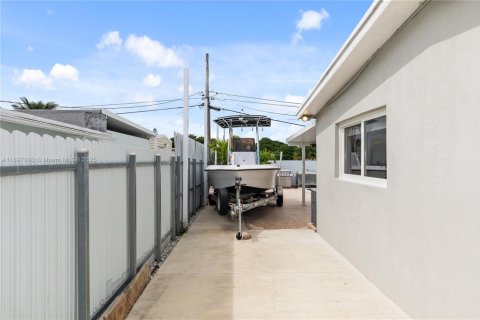 Villa ou maison à vendre à Miami Gardens, Floride: 5 chambres, 154.03 m2 № 1953483 - photo 13