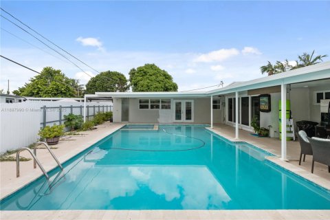Villa ou maison à vendre à Miami Gardens, Floride: 5 chambres, 154.03 m2 № 1953483 - photo 15