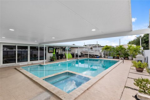 Villa ou maison à vendre à Miami Gardens, Floride: 5 chambres, 154.03 m2 № 1953483 - photo 16