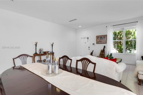 House in Homestead, Florida 4 bedrooms, 176.79 sq.m. № 2046707 - photo 7