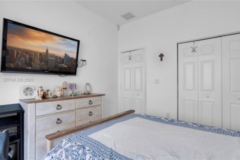 House in Homestead, Florida 4 bedrooms, 176.79 sq.m. № 2046707 - photo 15