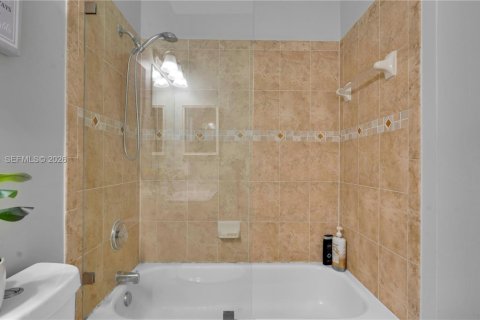 House in Homestead, Florida 4 bedrooms, 176.79 sq.m. № 2046707 - photo 17