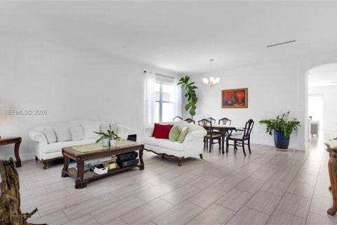 House in Homestead, Florida 4 bedrooms, 176.79 sq.m. № 2046707 - photo 2