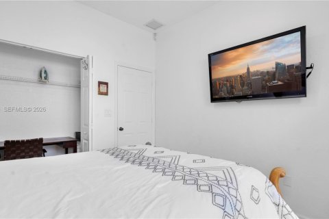 House in Homestead, Florida 4 bedrooms, 176.79 sq.m. № 2046707 - photo 12