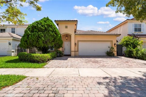House in Homestead, Florida 4 bedrooms, 176.79 sq.m. № 2046707