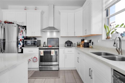 House in Homestead, Florida 4 bedrooms, 176.79 sq.m. № 2046707 - photo 25