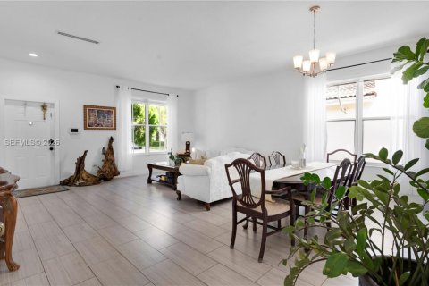 House in Homestead, Florida 4 bedrooms, 176.79 sq.m. № 2046707 - photo 8